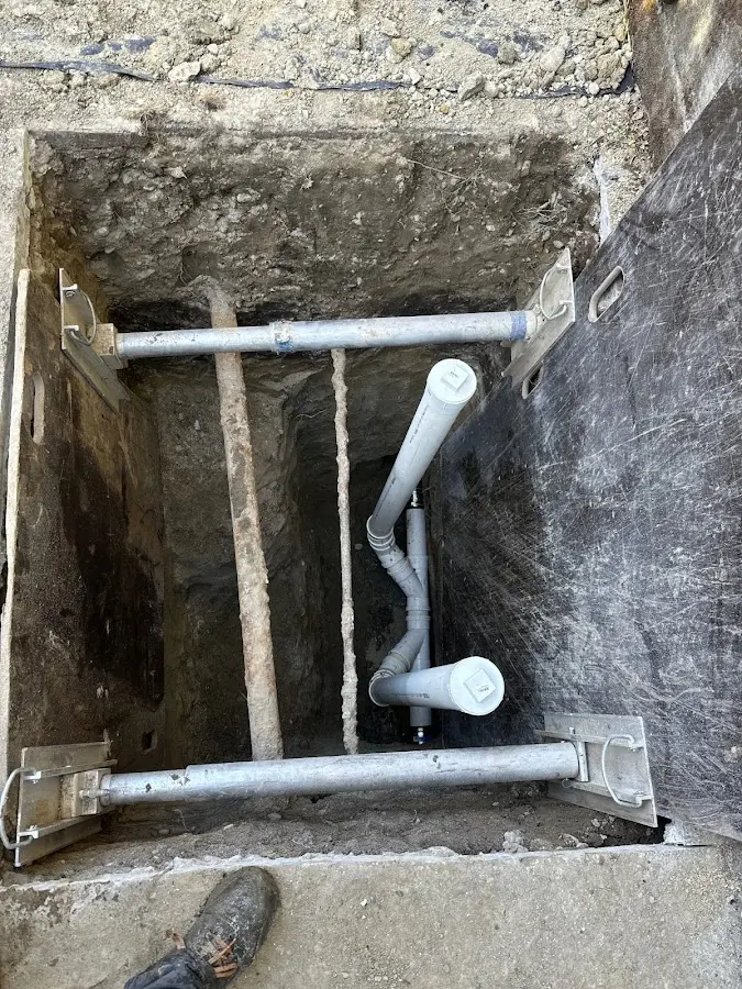 Experienced plumber completing Faucet Repair work in Hawaiian Beaches